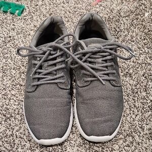 Men's Gray Casual Sneakers. Cuater. Size 9